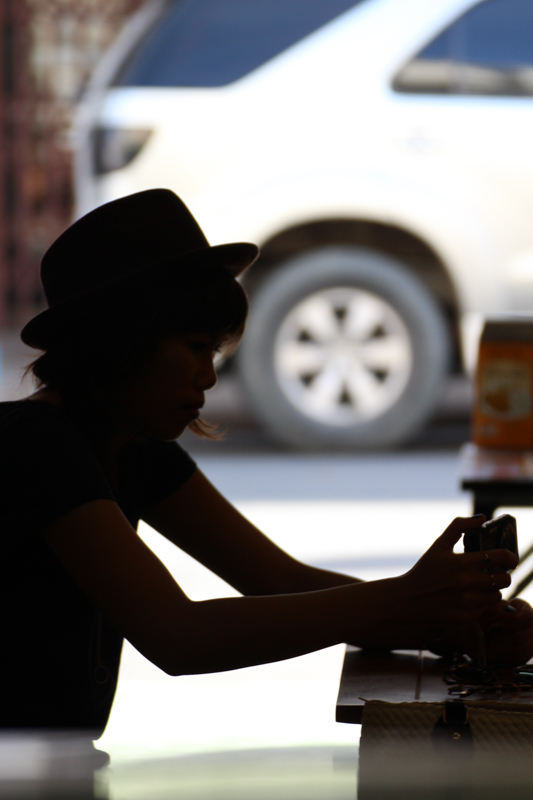 Ph. Monica Costa, Naturalistic Photography - Young asian lady chilling at a coffee shop Ph. Monica Costa, Naturalistic Photography - Young asian lady chilling at a coffee shop