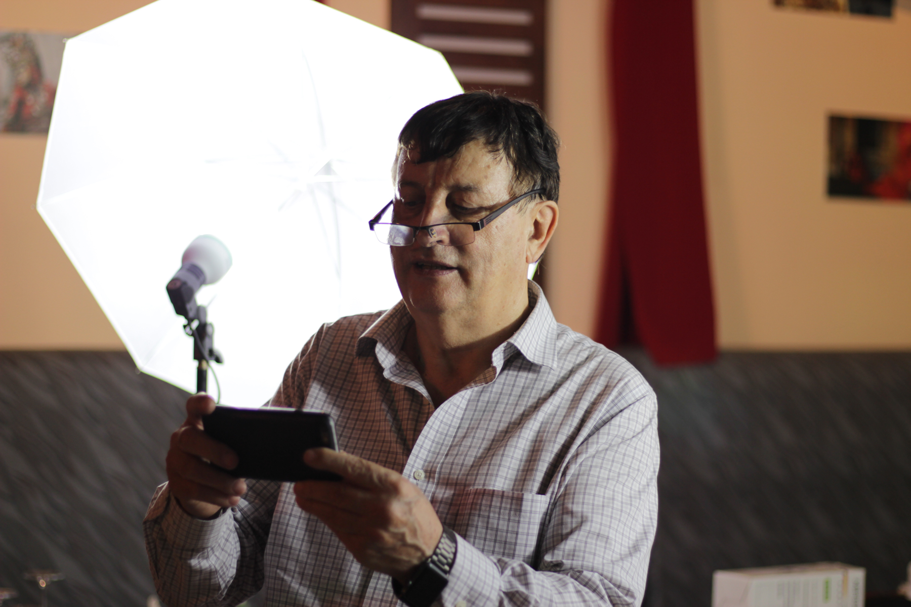 Ph. Monica Costa, Mr. Victor Remigi, Director Hotel Angkor, Phnom Penh Ph. Monica Costa, Mr. Victor Remigi, Director Hotel Angkor, Phnom Penh