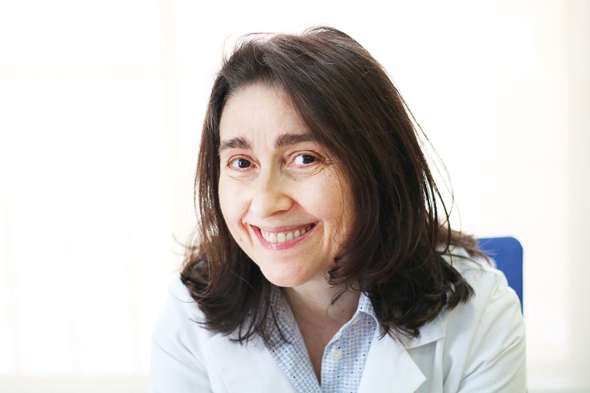 woman-doctor-cambodia-phnom-penh Ph Monica Costa, Restaurant Staff Photography, Bangkok, Thailand